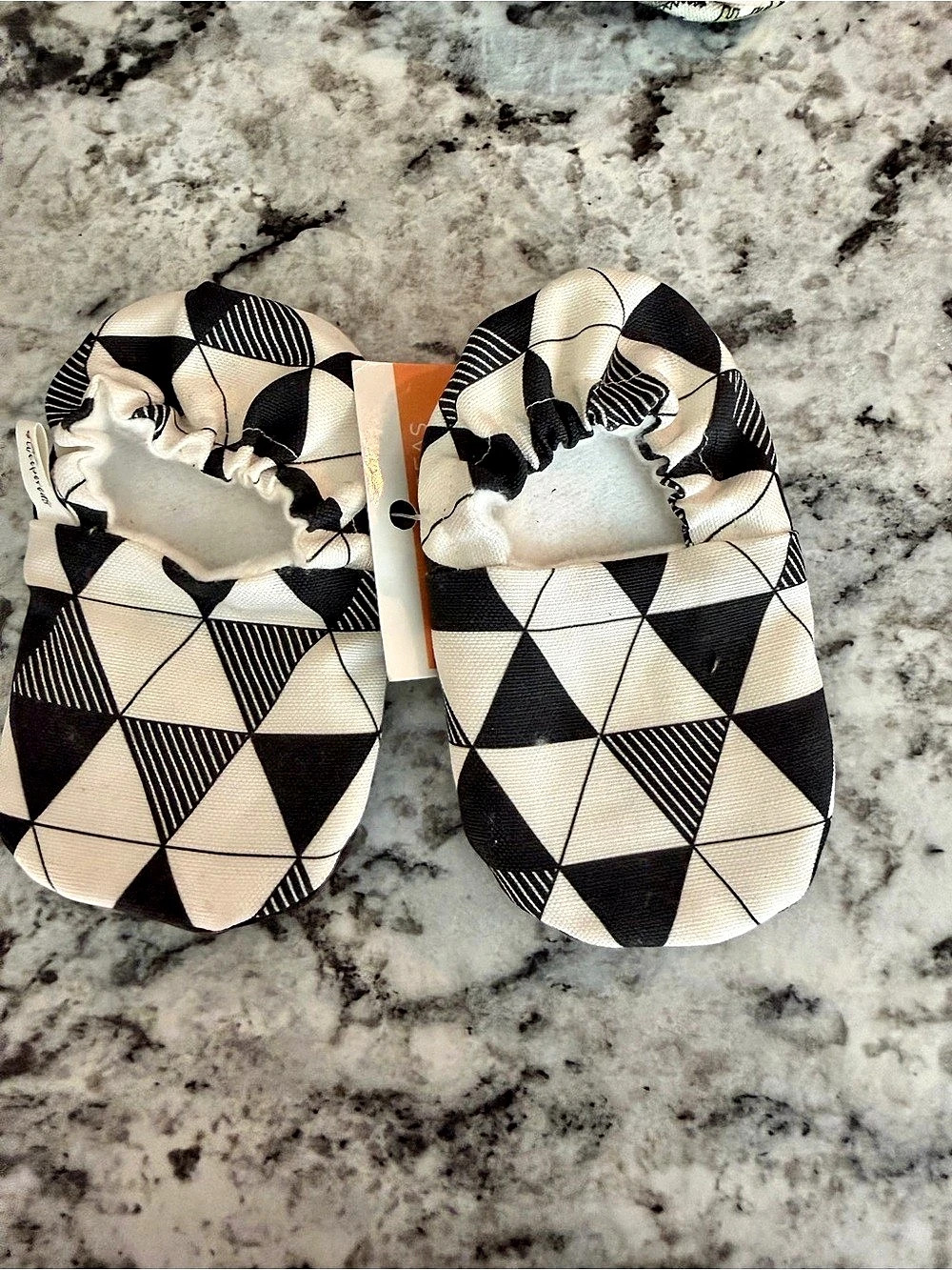 Baby Geometric shoes Black & White NWT